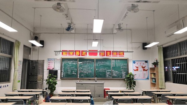 中小学校教室照明需要什么样的教室灯具才能符合国家标准？